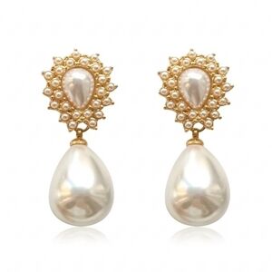 🆕️ Classic Pearl Teardrop Drop Earrings  NWOT